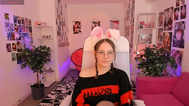 Snapshot of JenniferKiim chatting on November 6, 8:15 am JenniferKiim online show from November 6, 8:15 am