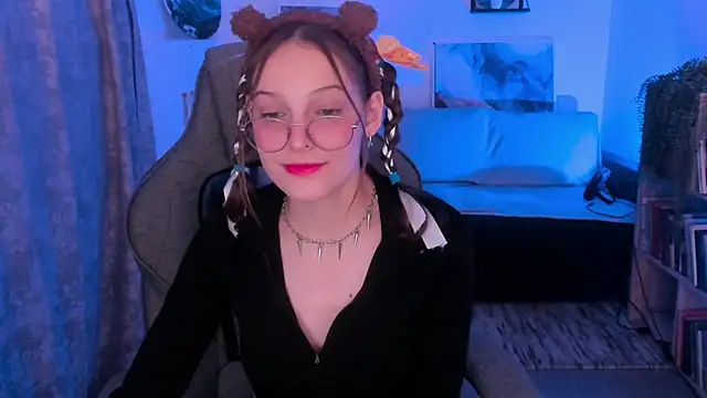 Snapshot of JenniferKiim chatting on November 25, 11:21 am JenniferKiim online show from November 25, 11:21 am