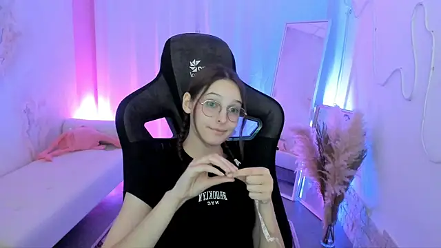 Snapshot of JenniferKiim chatting on January 5, 5:27 pm JenniferKiim online show from January 5, 5:27 pm