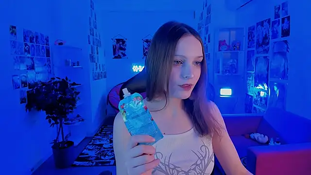 Snapshot of JenniferKiim chatting on February 5, 8:52 am JenniferKiim online show from February 5, 8:52 am