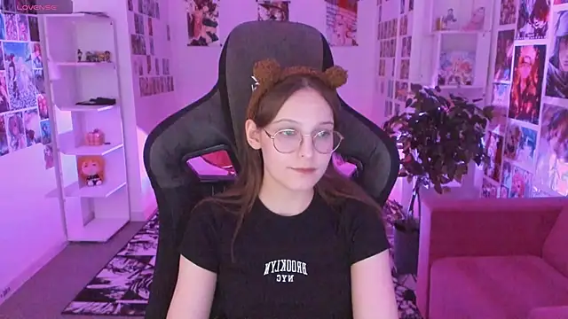 Snapshot of JenniferKiim chatting on February 11, 2:22 pm JenniferKiim online show from February 11, 2:22 pm