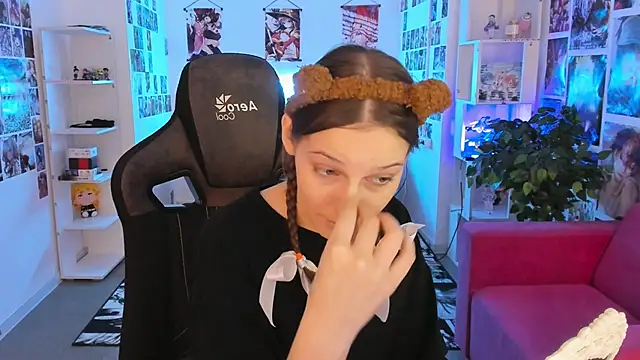 Snapshot of JenniferKiim chatting on February 21, 8:37 am JenniferKiim online show from February 21, 8:37 am