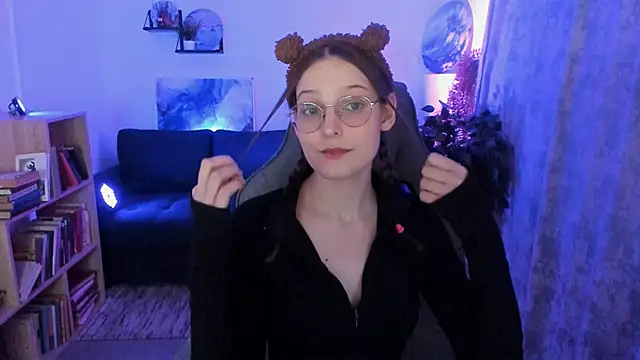 Snapshot of JenniferKiim chatting on February 23, 11:18 am JenniferKiim online show from February 23, 11:18 am