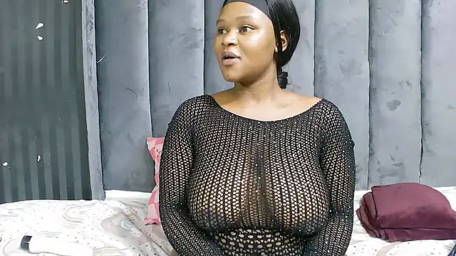 Snapshot of SexyBaddieXXX chatting on October 20, 12:05 pm SexyBaddieXXX online show from October 20, 12:05 pm