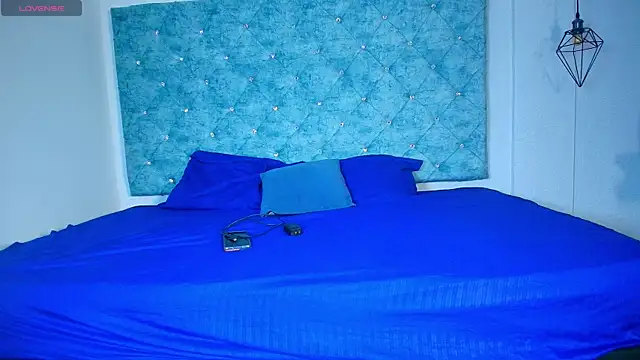 Snapshot of novaa_snow chatting on September 13, 2:39 pm novaa snow online show from September 13, 2:39 pm