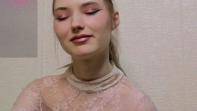Snapshot of _kikiclark__ chatting on May 3, 7:42 pm kikiclark online show from May 3, 7:42 pm