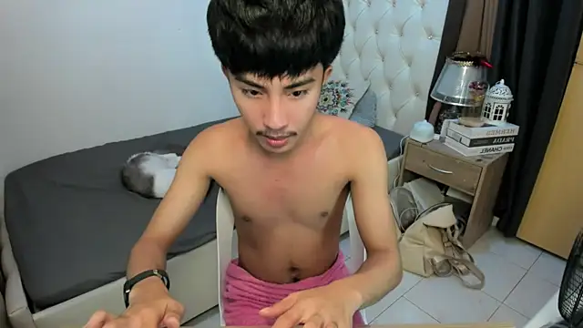 xxxhugecocktwinkxxx online show from November 21, 5:11 pm