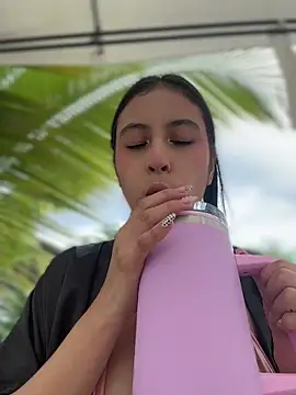 Juanita-Diaz online show from May 17, 8:38 pm