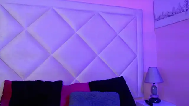 Miaa Smithh   online show from January 8, 11:34 am