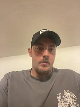 Snapshot of DaNNyeL016 chatting on June 6, 1:43 am DaNNyeL016 online show from June 6, 1:43 am