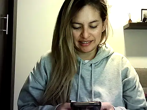 Snapshot of Valery__Rouse_ chatting on May 29, 12:03 pm Valery Rouse online show from May 29, 12:03 pm
