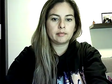 Snapshot of Valery__Rouse_ chatting on June 1, 12:12 am Valery Rouse online show from June 1, 12:12 am