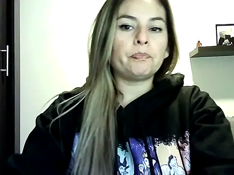 Snapshot of Valery__Rouse_ chatting on June 3, 1:30 am Valery Rouse online show from June 3, 1:30 am