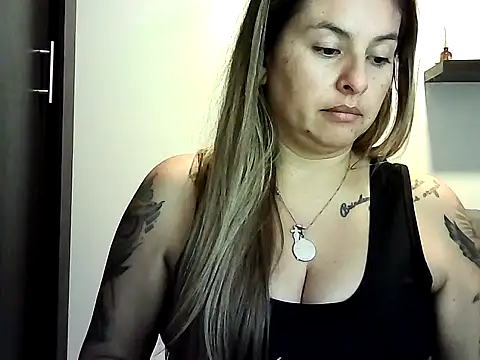 Snapshot of Valery__Rouse_ chatting on June 4, 9:43 pm Valery Rouse online show from June 4, 9:43 pm