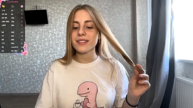 DreamyOlivia online show from October 7, 1:08 pm