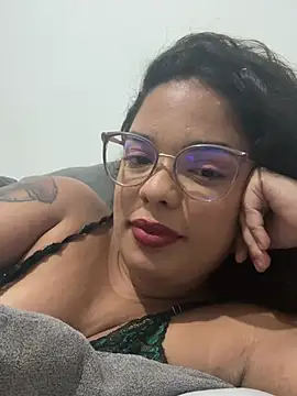 Snapshot of SecretBrunette chatting on June 22, 4:42 am SecretBrunette online show from June 22, 4:42 am