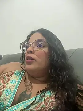 Snapshot of SecretBrunette chatting on June 23, 8:18 pm SecretBrunette online show from June 23, 8:18 pm