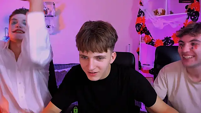 travis wolf  online show from October 31, 9:16 pm