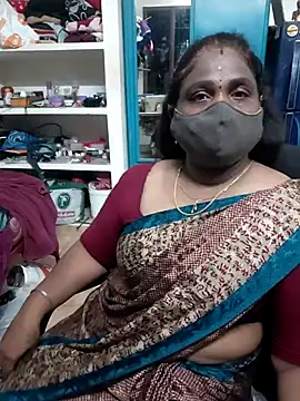 Snapshot of Tamil_Kavitha10 chatting on May 2, 3:06 pm Tamil Kavitha10 online show from May 2, 3:06 pm