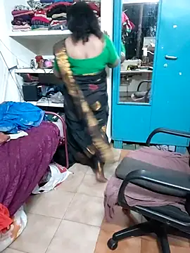 Snapshot of Tamil_Kavitha10 chatting on May 13, 5:10 pm Tamil Kavitha10 online show from May 13, 5:10 pm