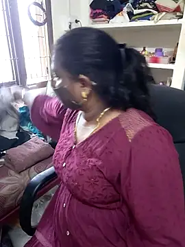 Snapshot of Tamil_Kavitha10 chatting on July 15, 1:11 am Tamil Kavitha10 online show from July 15, 1:11 am
