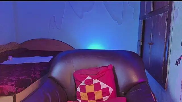 royeoy22 online show from February 4, 6:30 am