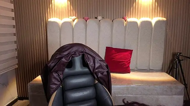 Snapshot of _Mia_Evans_1 chatting on June 26, 2:21 pm Mia Evans 1 online show from June 26, 2:21 pm