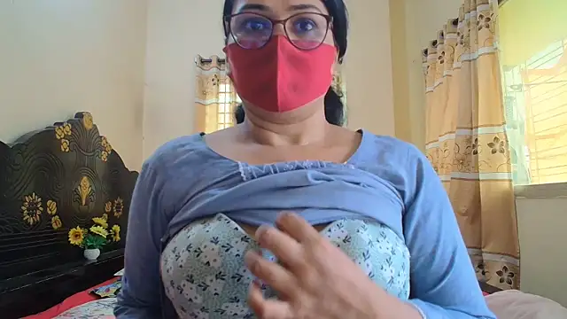 Snapshot of Elena_cruz5 chatting on June 13, 4:10 am Elena cruz5 online show from June 13, 4:10 am