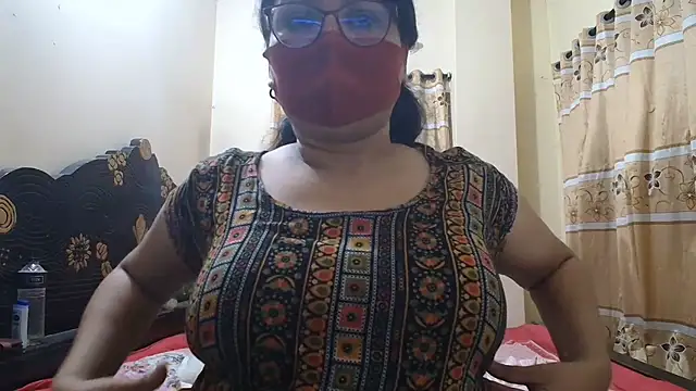 Snapshot of Elena_cruz5 chatting on June 24, 6:51 pm Elena cruz5 online show from June 24, 6:51 pm