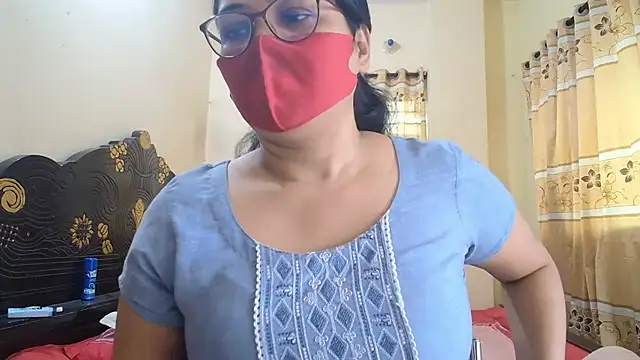 Snapshot of Elena_cruz5 chatting on July 1, 2:02 am Elena cruz5 online show from July 1, 2:02 am