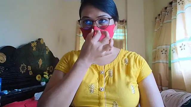 Snapshot of Elena_cruz5 chatting on July 6, 3:47 am Elena cruz5 online show from July 6, 3:47 am