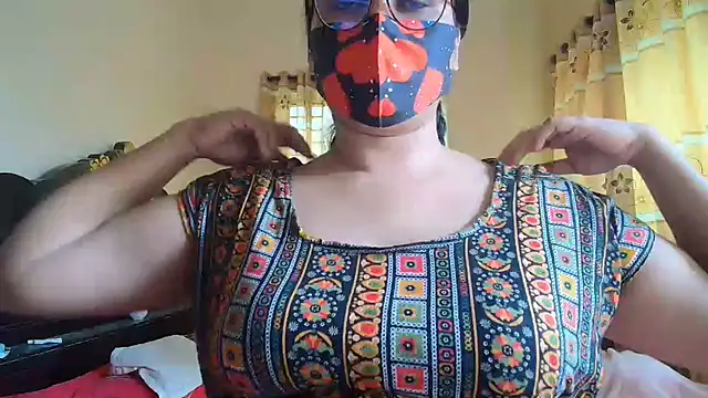 Snapshot of Elena_cruz5 chatting on July 7, 3:53 am Elena cruz5 online show from July 7, 3:53 am