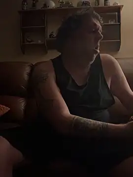 Stephanie1984 online show from April 12, 3:33 am