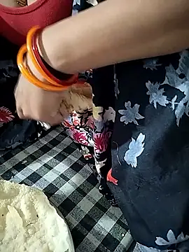 Snapshot of sexy__girls98 chatting on November 21, 5:39 am sexy girls98 online show from November 21, 5:39 am