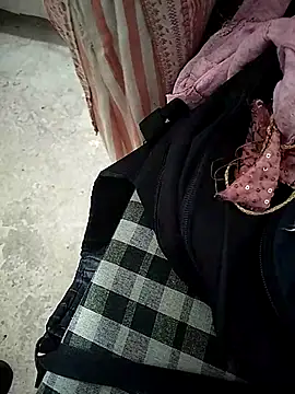 Snapshot of sexy__girls98 chatting on February 12, 5:46 am sexy girls98 online show from February 12, 5:46 am