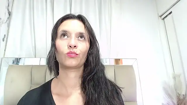 Snapshot of maraa_X chatting on February 13, 7:21 pm maraa X online show from February 13, 7:21 pm