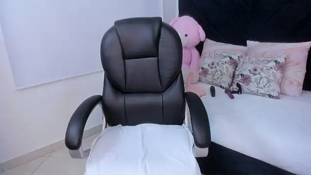 kate lua online show from December 19, 12:01 pm