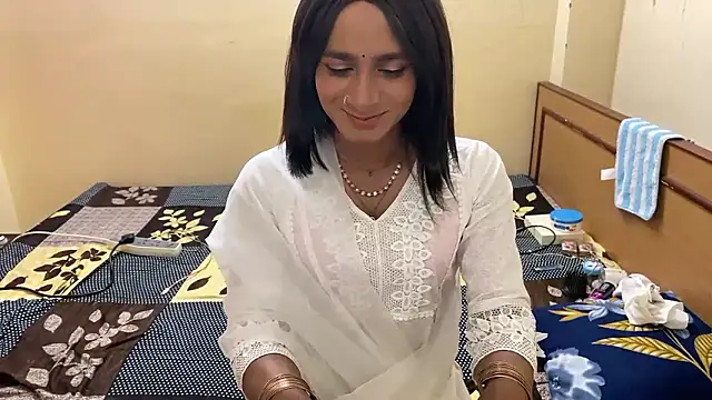 LuvLayla online show from February 6, 5:38 pm