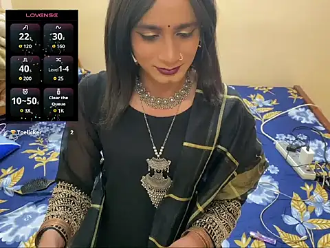 Snapshot of LuvLayla chatting on April 9, 11:32 pm LuvLayla online show from April 9, 11:32 pm