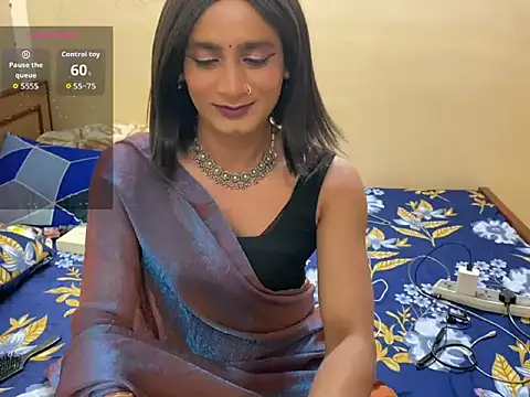 Snapshot of LuvLayla chatting on April 10, 9:19 pm LuvLayla online show from April 10, 9:19 pm