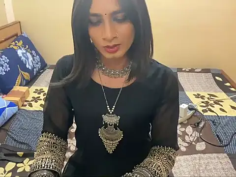 Snapshot of LuvLayla chatting on April 19, 8:44 pm LuvLayla online show from April 19, 8:44 pm