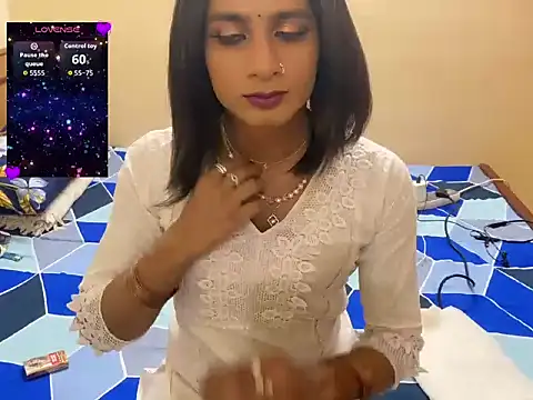 Snapshot of LuvLayla chatting on April 22, 8:10 pm LuvLayla online show from April 22, 8:10 pm
