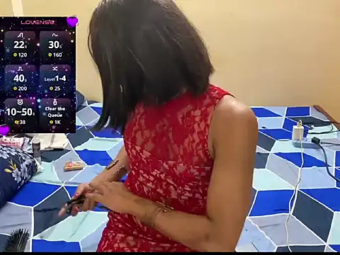 Snapshot of LuvLayla chatting on April 25, 7:33 pm LuvLayla online show from April 25, 7:33 pm