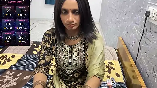 Snapshot of LuvLayla chatting on June 22, 11:02 pm LuvLayla online show from June 22, 11:02 pm