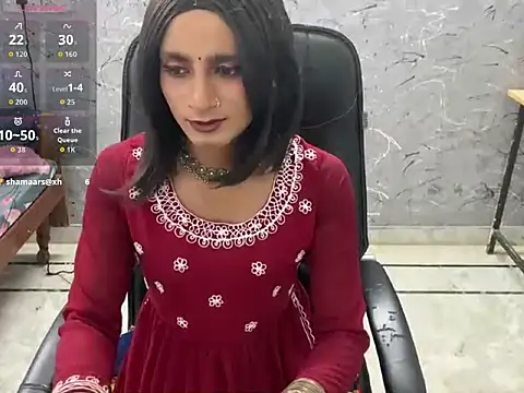 Snapshot of LuvLayla chatting on July 2, 1:05 am LuvLayla online show from July 2, 1:05 am