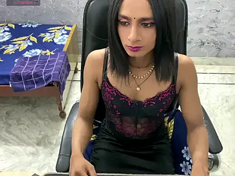 Snapshot of LuvLayla chatting on July 23, 6:39 pm LuvLayla online show from July 23, 6:39 pm