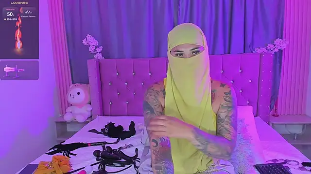 Nayla-Mouna online show from April 7, 7:20 am