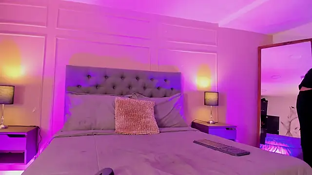 ALICESANDOVAL online show from November 12, 11:21 am