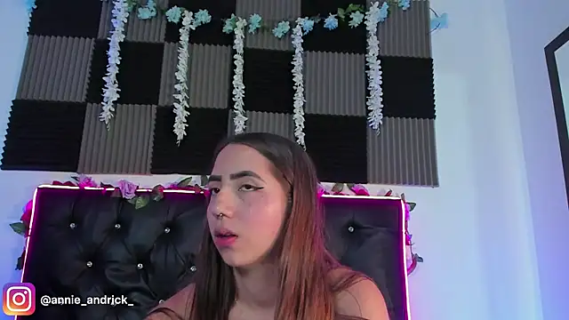  leda swan  online show from April 2, 11:19 am