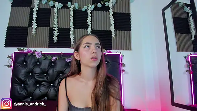  leda swan  online show from April 18, 11:03 am